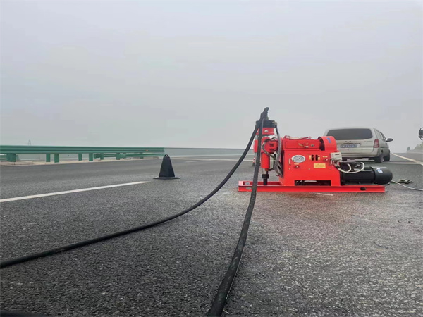 汤旺河马路路基路面开裂下沉注浆加固灌浆