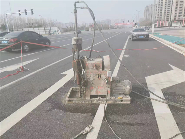 汤旺河公路路面下沉沉降开裂注浆加固施工